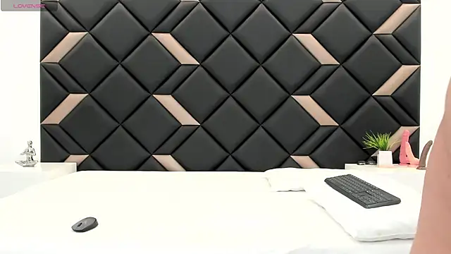 GeraldineSandoval online show from April 17, 12:19 pm