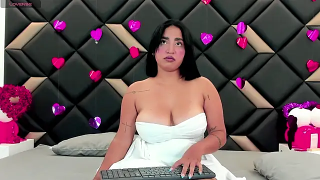 Snapshot of GeraldineSandoval chatting on February 14, 7:47 pm GeraldineSandoval online show from February 14, 7:47 pm