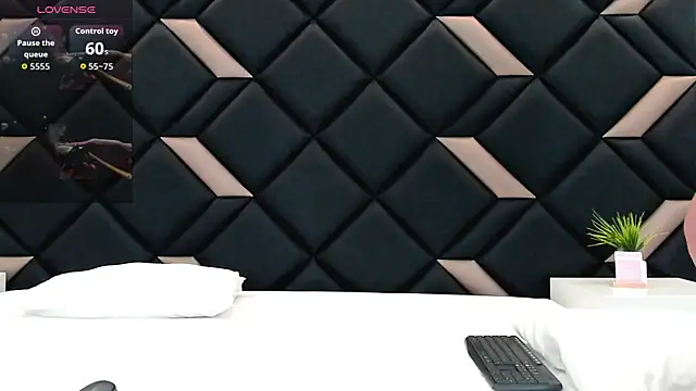 Snapshot of GeraldineSandoval chatting on February 7, 2:47 pm GeraldineSandoval online show from February 7, 2:47 pm