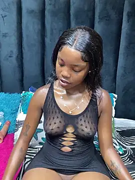 Littlebunny33 online show from June 20, 6:35 pm