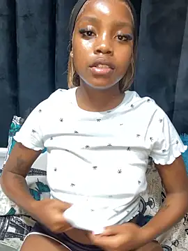 Littlebunny33 online show from June 9, 11:17 pm