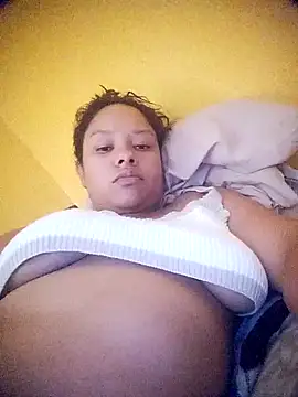 Snapshot of EAAM1@xh chatting on February 2, 7:24 pm EAAM1xh online show from February 2, 7:24 pm