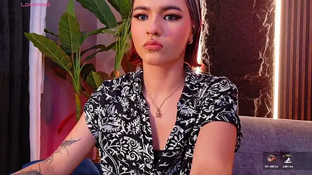 La Diabla 111  online show from January 5, 8:23 pm