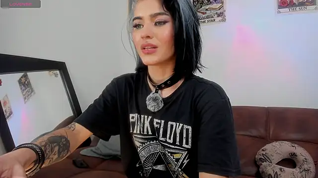 Snapshot of La_Diabla_111_ chatting on April 30, 6:48 pm La Diabla 111 online show from April 30, 6:48 pm