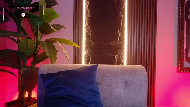 Snapshot of La_Diabla_111_ chatting on November 30, 1:45 pm La Diabla 111 online show from November 30, 1:45 pm