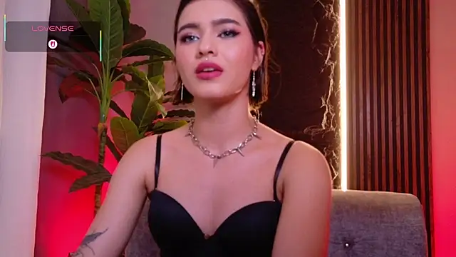 Snapshot of La_Diabla_111_ chatting on October 6, 7:03 pm La Diabla 111 online show from October 6, 7:03 pm