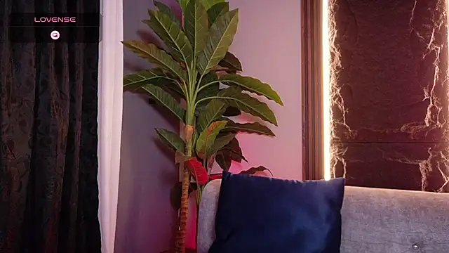 Snapshot of La_Diabla_111_ chatting on November 8, 1:03 pm La Diabla 111 online show from November 8, 1:03 pm