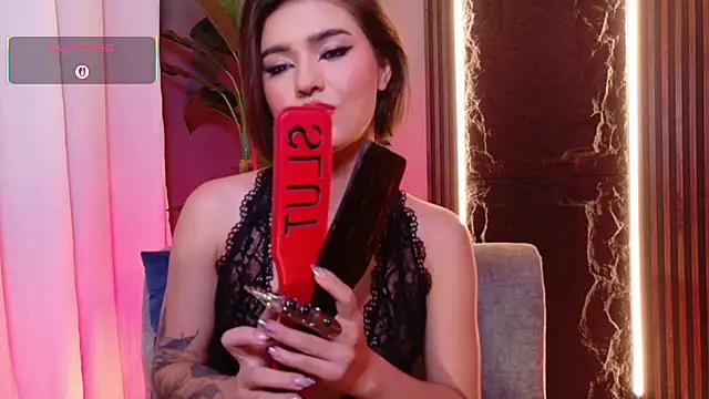 Snapshot of La_Diabla_111_ chatting on October 10, 6:42 pm La Diabla 111 online show from October 10, 6:42 pm