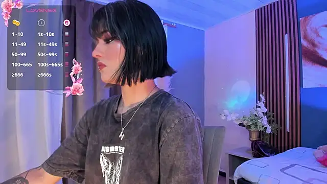 La Diabla 111  online show from February 21, 8:55 pm