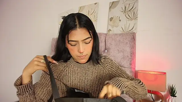 Dulce Bella  online show from February 27, 3:40 am