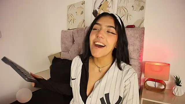 Dulce Bella  online show from February 24, 3:40 am