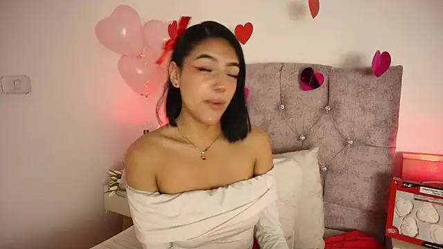 Dulce Bella  online show from February 15, 3:40 am