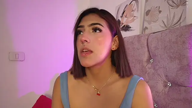 Dulce Bella  online show from January 13, 3:32 am