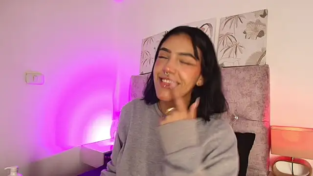 Dulce Bella  online show from February 23, 3:19 am