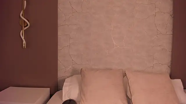 Snapshot of allie_bruce chatting on October 8, 3:08 am allie bruce online show from October 8, 3:08 am