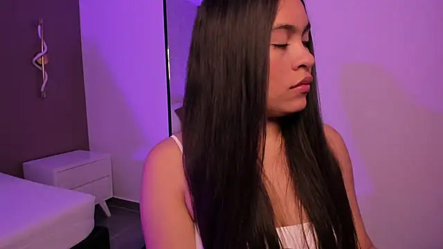 allie bruce online show from April 11, 2:41 am