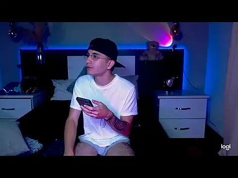 eriikjoness online show from October 26, 4:24 am