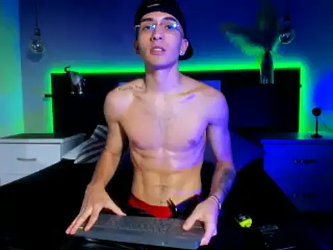 eriikjoness online show from November 29, 9:15 pm