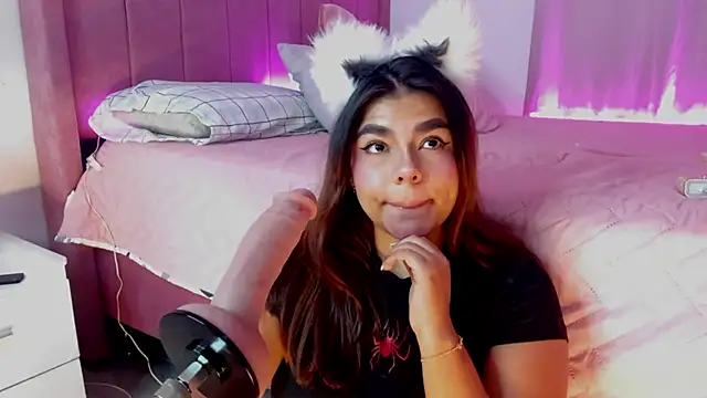 AliceThundeer online show from December 17, 4:17 am