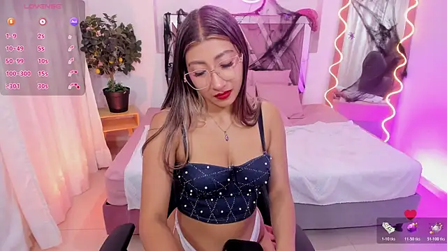 Kenndal tay online show from October 20, 7:14 pm