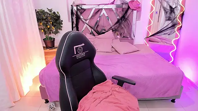 Kenndal tay online show from October 28, 7:24 pm