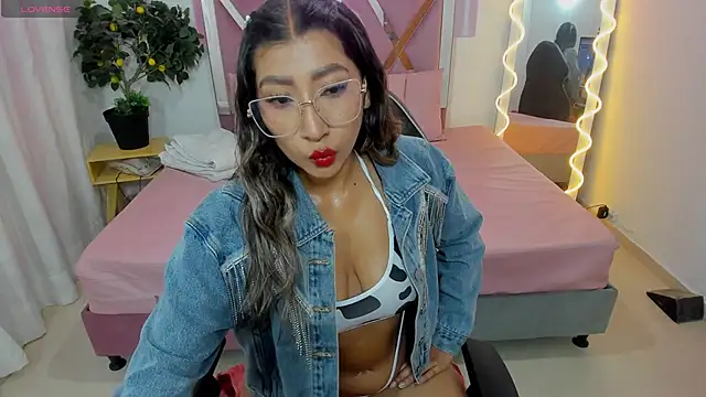 Kenndal tay online show from September 15, 3:18 am