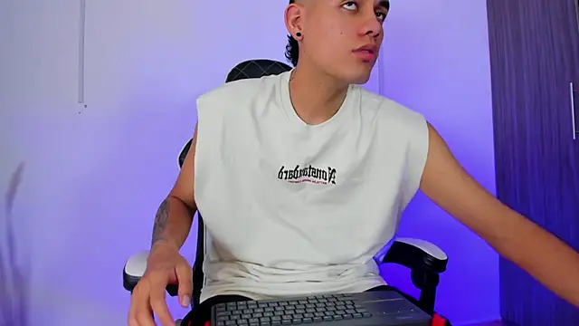 Nickyblazze  online show from September 16, 2:07 pm