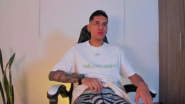 Nickyblazze  online show from October 16, 12:13 pm