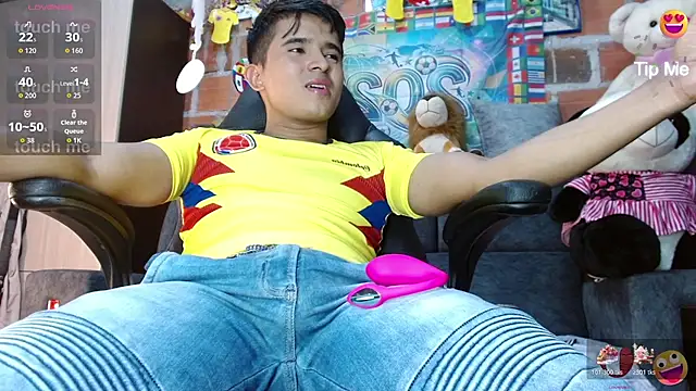 Snapshot of DayroDuran chatting on June 23, 8:07 pm DayroDuran online show from June 23, 8:07 pm