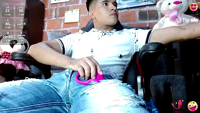 Snapshot of DayroDuran chatting on June 12, 7:22 pm DayroDuran online show from June 12, 7:22 pm
