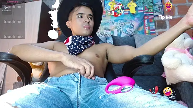 Snapshot of DayroDuran chatting on July 4, 8:46 pm DayroDuran online show from July 4, 8:46 pm