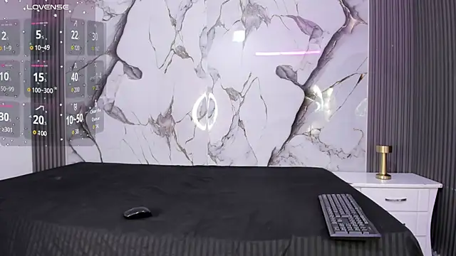 Snapshot of Hillarytonsonx chatting on September 17, 12:18 pm Hillarytonsonx online show from September 17, 12:18 pm