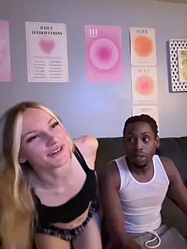 xoxooloveee online show from September 19, 4:27 am