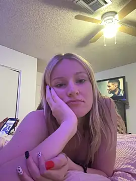 xoxooloveee online show from July 3, 3:35 am