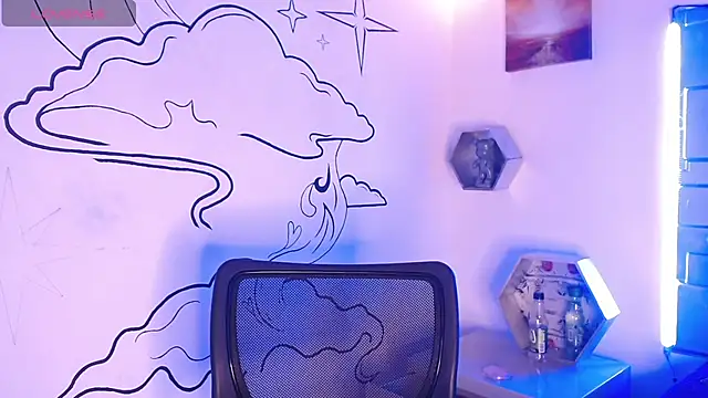 Trinity Knox online show from December 1, 4:30 pm