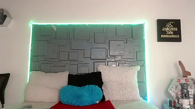 Trinity Knox online show from October 3, 3:57 pm