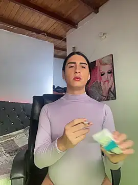 lola diez online show from November 20, 6:08 pm