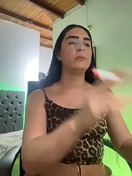 lola diez online show from April 10, 10:39 pm