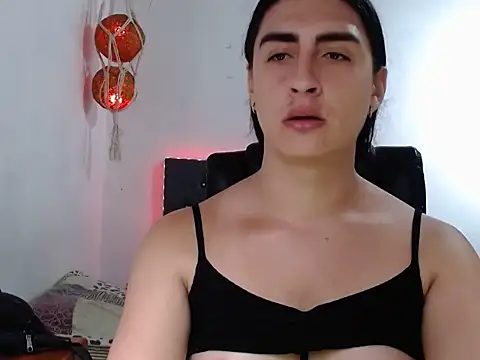 lola diez online show from February 9, 9:24 pm