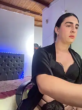 Snapshot of lola_diez chatting on June 10, 10:11 pm lola diez online show from June 10, 10:11 pm