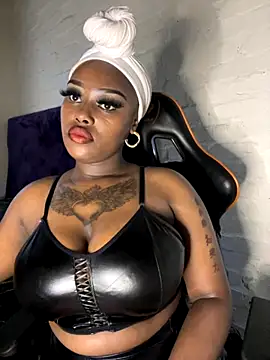 Snapshot of QUEEN_NOBUHLE_777 chatting on September 27, 10:32 am QUEEN NOBUHLE 777 online show from September 27, 10:32 am