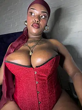 Snapshot of QUEEN_NOBUHLE_777 chatting on October 18, 8:00 pm QUEEN NOBUHLE 777 online show from October 18, 8:00 pm