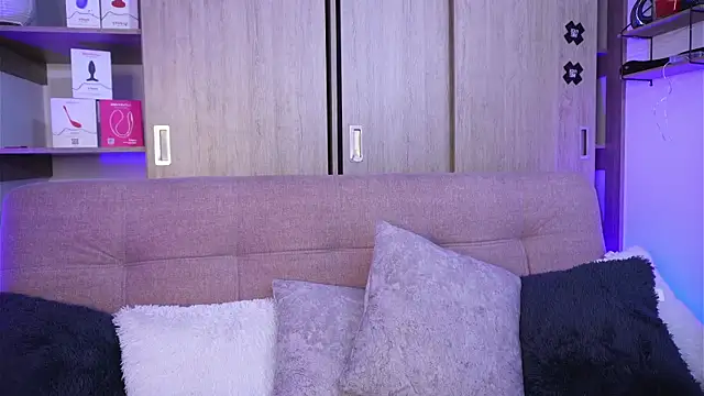 SophiieCumsx online show from April 2, 3:13 am