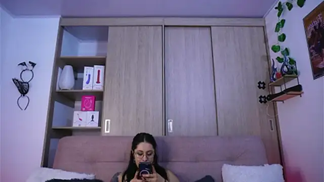 SophiieCumsx online show from April 20, 3:53 am