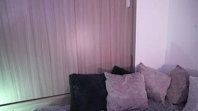 SophiieCumsx online show from August 5, 4:28 am