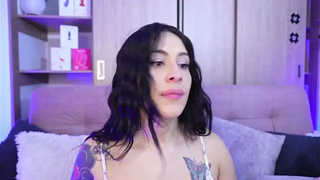 SophiieCumsx online show from April 3, 3:02 am