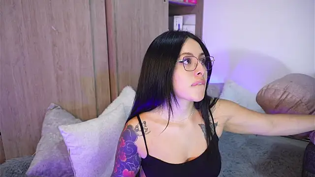 Snapshot of SophiieCumsx chatting on December 17, 11:43 pm SophiieCumsx online show from December 17, 11:43 pm