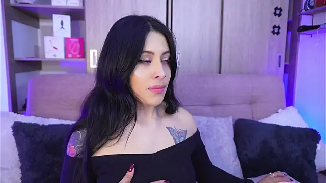 SophiieCumsx online show from April 4, 1:23 am