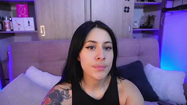 SophiieCumsx online show from April 15, 2:17 am