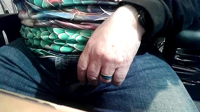 Snapshot of georgew62 chatting on March 23, 8:08 pm georgew62 online show from March 23, 8:08 pm